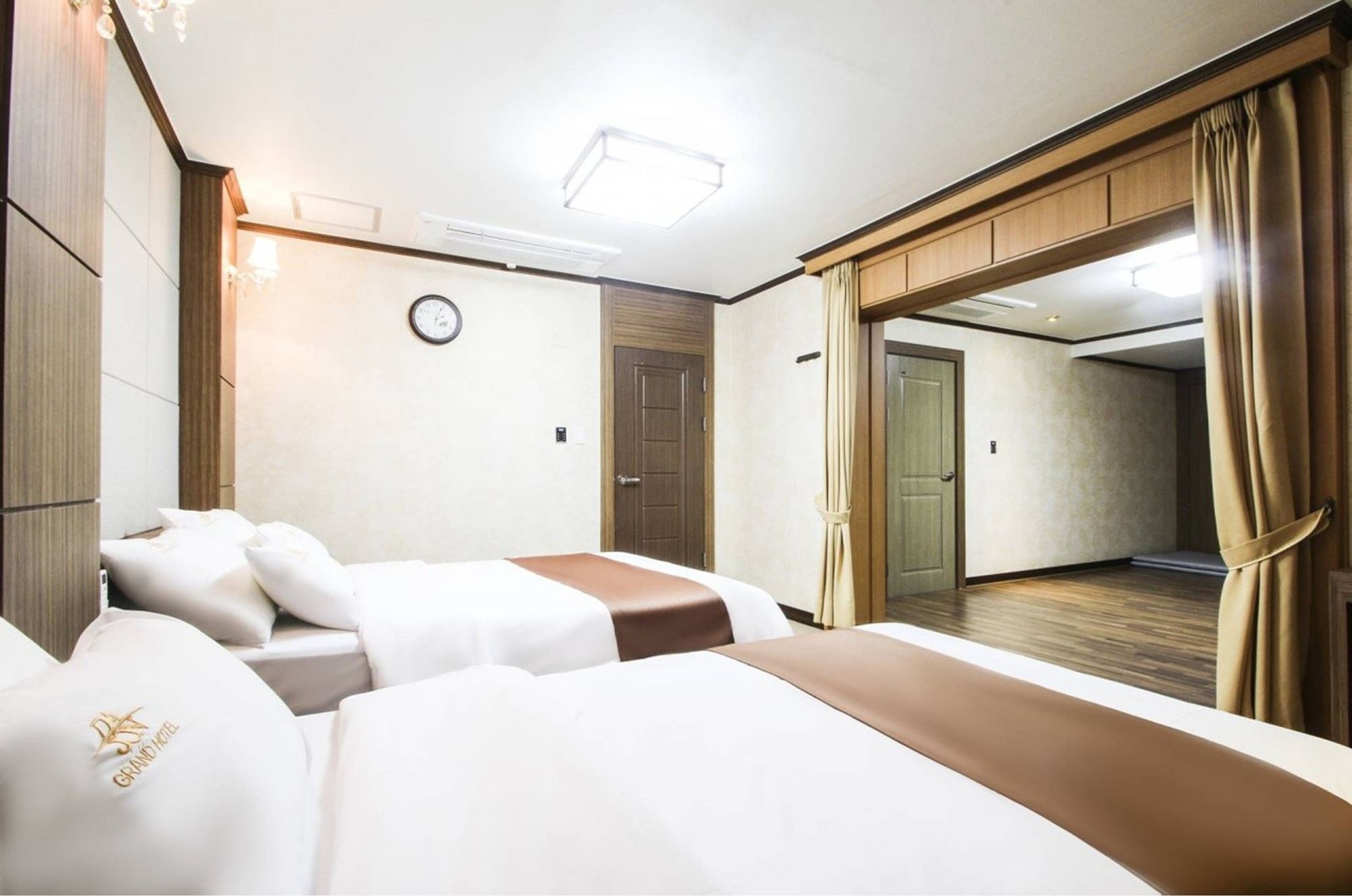 Uljin Grand Hotel Екстер'єр фото